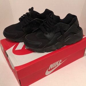 All Black Huraches ❣️